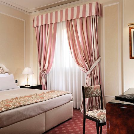 Hotel De La Ville Firenze Rom bilde